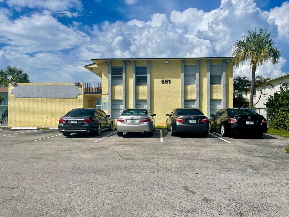 651 NW 42nd Ct in Pompano Beach, FL - Building Photo