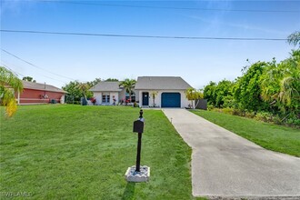 3721 6th St W in Lehigh Acres, FL - Building Photo - Building Photo