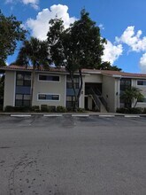 1542 Lake Crystal Dr, Unit H in Royal Palm Beach, FL - Foto de edificio - Building Photo