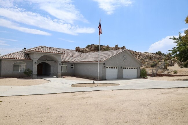 6251 Monticello Rd in Yucca Valley, CA - Building Photo - Building Photo