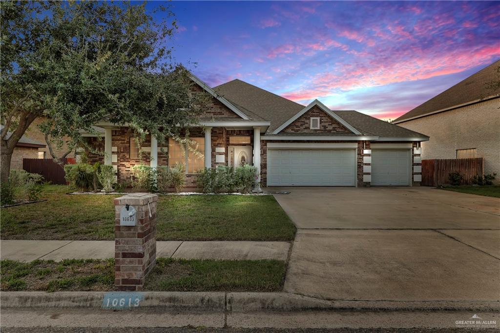 24 N 24th St in McAllen, TX - Foto de edificio