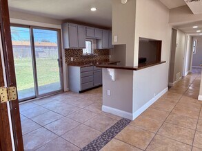 1911 E Auburn St in Lubbock, TX - Building Photo - Building Photo