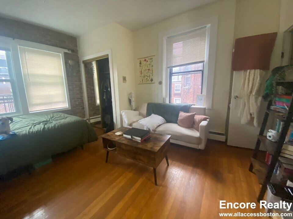 40 Anderson St, Unit 14 in Boston, MA - Building Photo