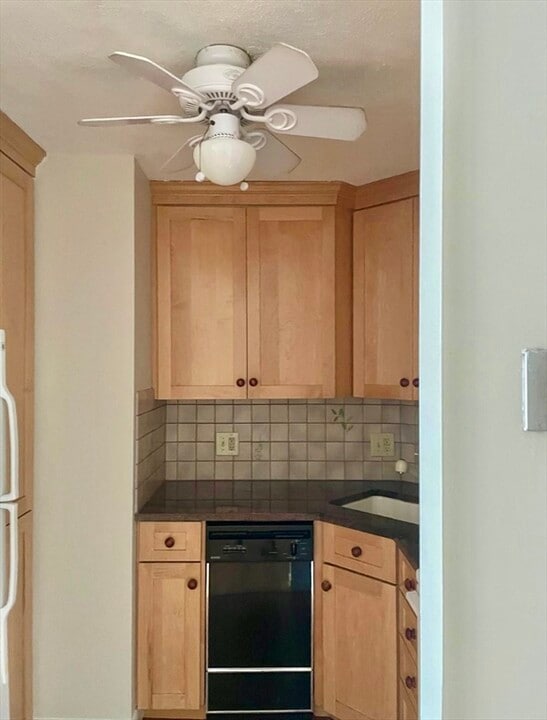 273 Albion St, Unit #23 in Wakefield, MA - Foto de edificio