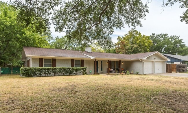 2221 N Mill St in Lewisville, TX - Building Photo - Building Photo