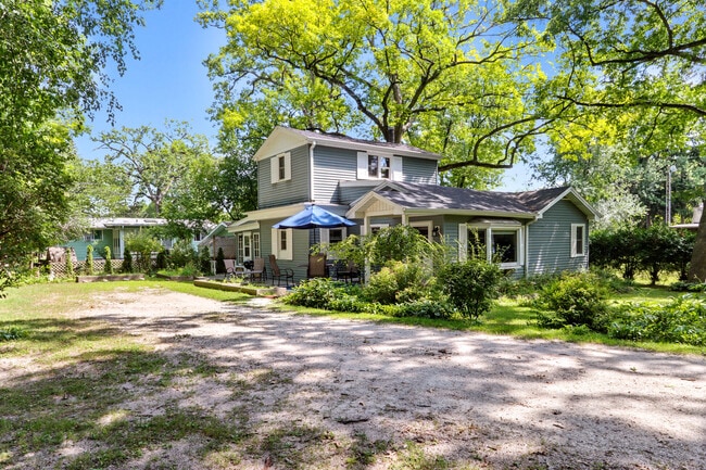 1137 Dorwood Dr in Lake Geneva, WI - Building Photo - Building Photo