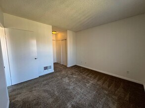 6176 Beadnell Way-Unit -69 in San Diego, CA - Foto de edificio - Building Photo
