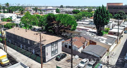 3415 S Bronson Ave in Los Angeles, CA - Foto de edificio - Building Photo