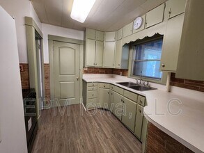 1126 Columbia St in Waterloo, IA - Building Photo - Building Photo
