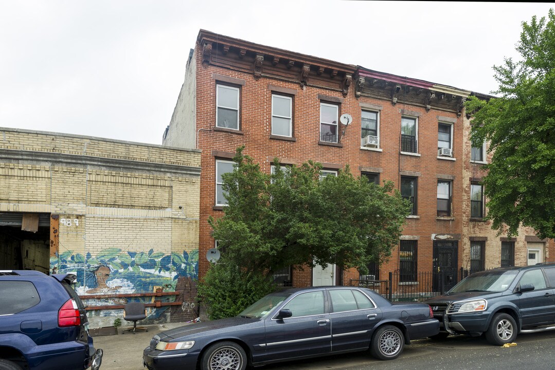 991 Pacific St in Brooklyn, NY - Building Photo