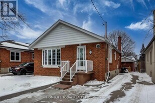 19 Bardwell Crescent in Toronto, ON - Building Photo