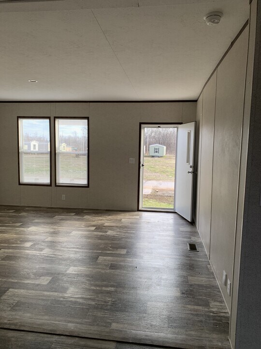 106 Bristol St in Oak Grove, KY - Building Photo