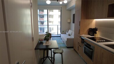 11 NE 6th St in Miami, FL - Building Photo - Building Photo