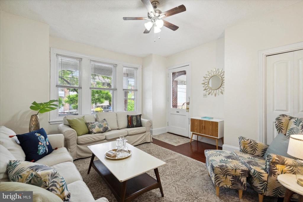 4628 Sansom St in Philadelphia, PA - Building Photo
