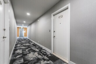 333 N Palm Dr in Beverly Hills, CA - Building Photo - Interior Photo