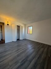 Squire Apartments in Denver, CO - Foto de edificio - Building Photo