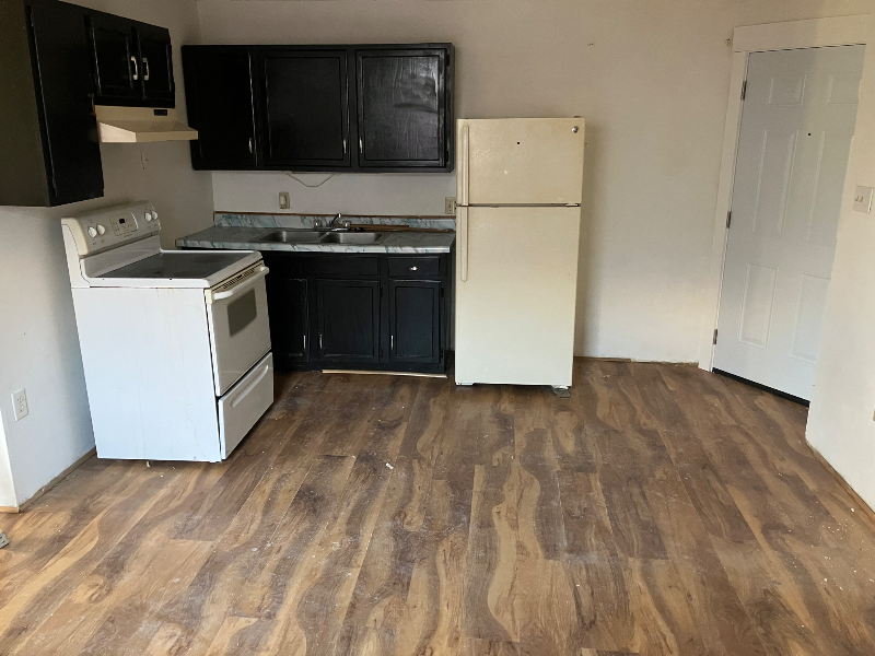 100 E Main St-Unit -Apt 2 in Millheim, PA - Building Photo