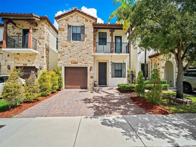10343 NW 70th Ln in Doral, FL - Building Photo - Building Photo
