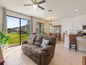10064 W Villa Cir in Vero Beach, FL - Foto de edificio - Building Photo
