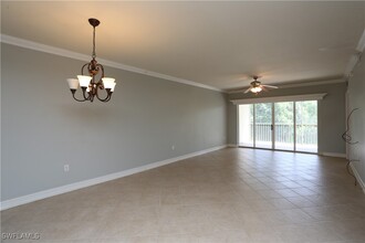 7811 Regal Heron Cir in Naples, FL - Foto de edificio - Building Photo
