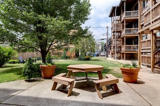 6102 S Ingleside Ave, Unit 1 in Chicago, IL - Building Photo - Building Photo