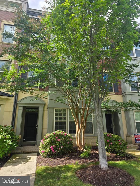 property at 724 Sentry Square