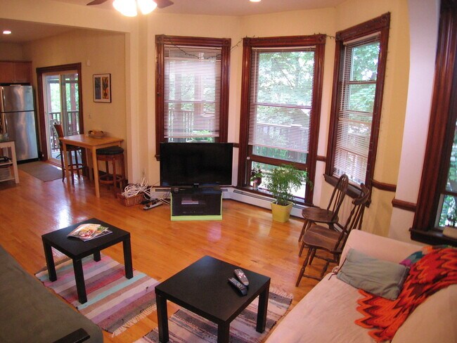 118 Chestnut Ave in Boston, MA - Building Photo - Building Photo