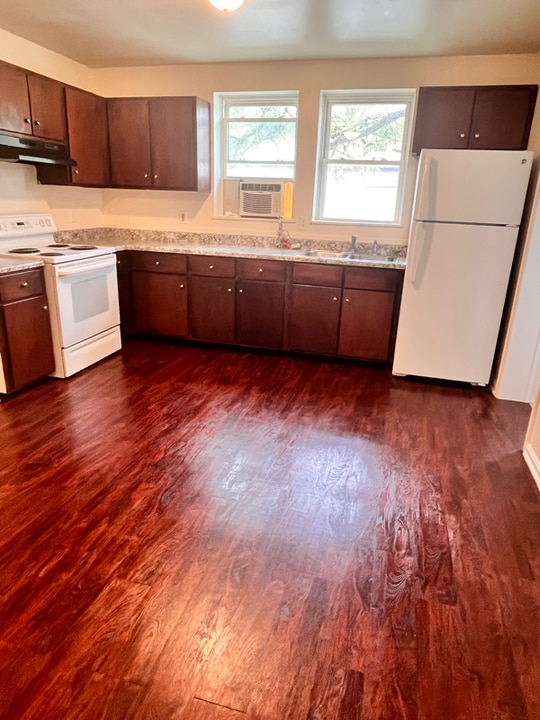 213 W Court St in Woodstock, VA - Building Photo