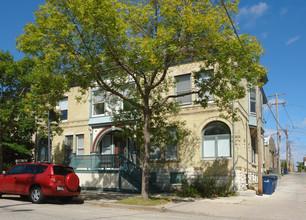 224 W Vine St in Milwaukee, WI - Building Photo - Building Photo