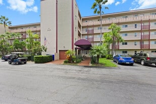 2106 S Cypress Bend Dr in Pompano Beach, FL - Building Photo