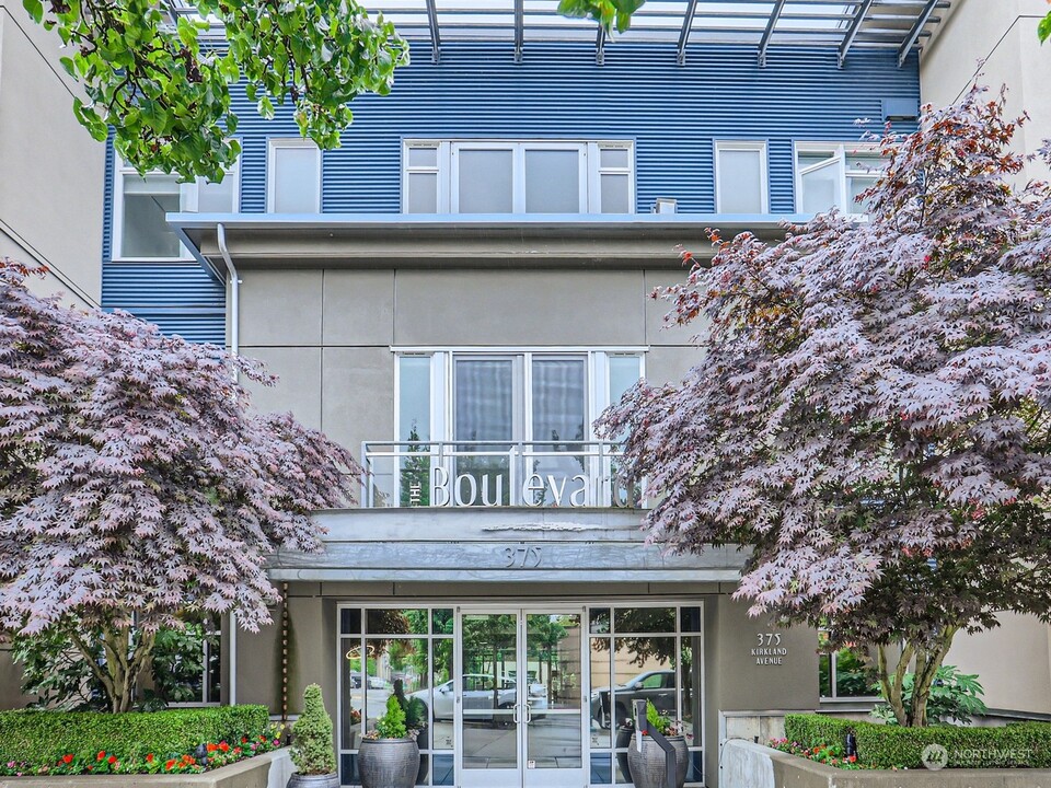 375 Kirkland Ave, Unit 121 in Kirkland, WA - Foto de edificio