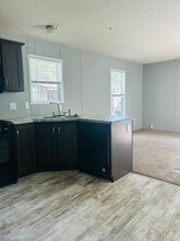 17 E Manor St in Oxford, MI - Building Photo - Building Photo