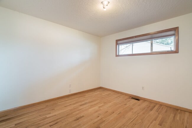 1162 SE Walnut St in Hillsboro, OR - Building Photo - Building Photo