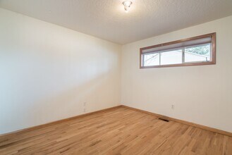1162 SE Walnut St in Hillsboro, OR - Building Photo - Building Photo