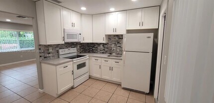 2533 Garfield St-Unit -A in Hollywood, FL - Building Photo - Building Photo