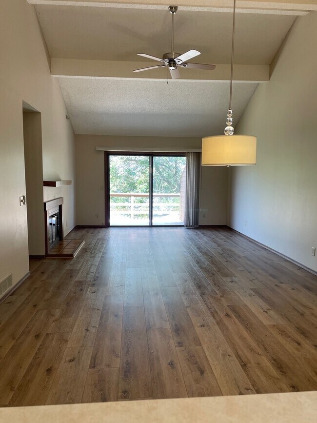 2148 Sunview Dr in Champaign, IL - Building Photo - Building Photo