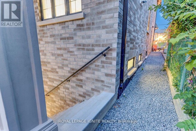 86 Cleta Dr in Toronto, ON - Building Photo - Building Photo