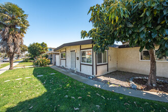 11102 Maple St in Los Alamitos, CA - Building Photo - Building Photo