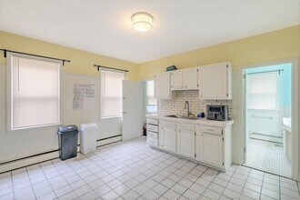 289 Grove St in Providence, RI - Building Photo - Building Photo
