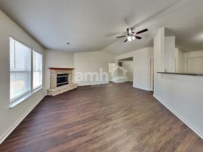 5624 Grassy Bank Dr in Indianapolis, IN - Foto de edificio - Building Photo