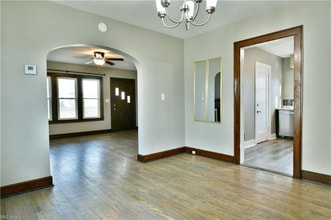 223-225-225 E Liberty St, Unit 223 in Girard, OH - Foto de edificio - Building Photo