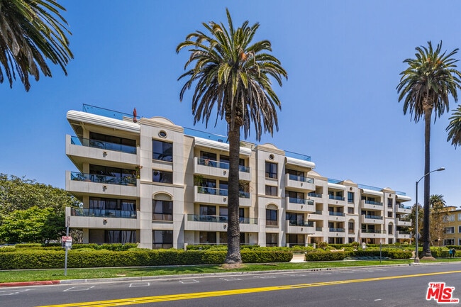 701 Ocean Ave in Santa Monica, CA - Building Photo - Building Photo