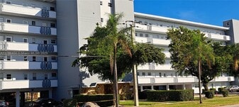 1425 Atlantic Shores Blvd in Hallandale Beach, FL - Building Photo