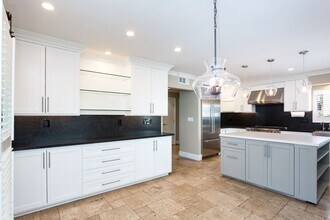 5765 Avenida Sanchez in San Diego, CA - Building Photo - Building Photo