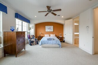 9127 Harbor Hills Dr in Houston, TX - Foto de edificio - Building Photo