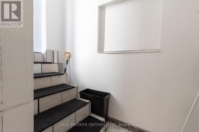 371 Jones Ave in Toronto, ON - Building Photo - Building Photo