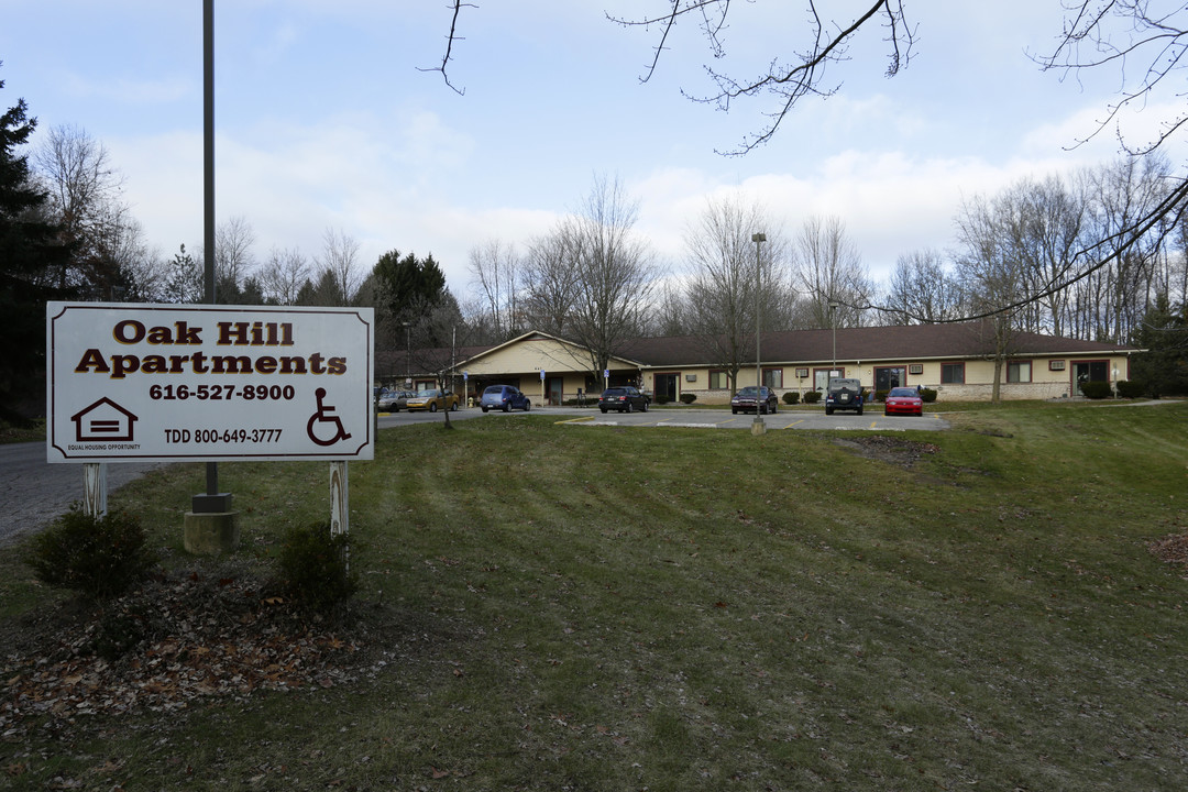 Oak Hills in Ionia, MI - Building Photo