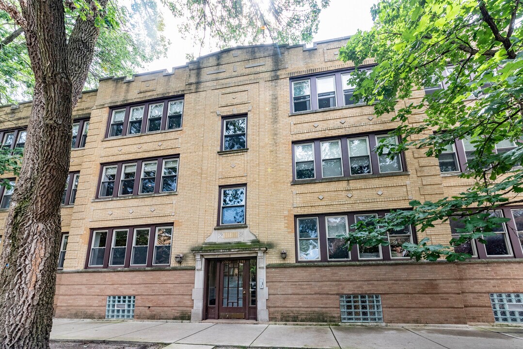 2709 W Argyle St in Chicago, IL - Foto de edificio