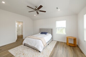 Flyway Meadows in Lowell, AR - Building Photo - Interior Photo