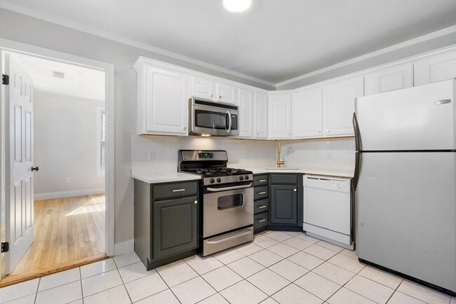 16 Hawthorne St, Unit 1